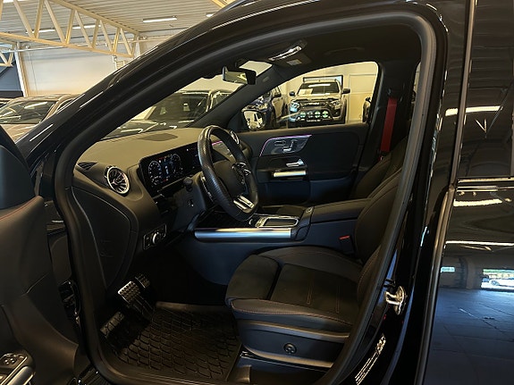 Mercedes-Benz GLA35 12 of 24