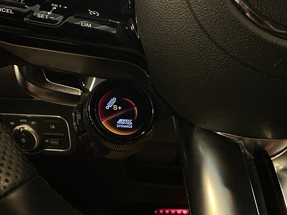 Mercedes-Benz GLA35 20 of 24