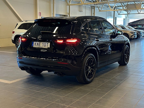 Mercedes-Benz GLA35 7 of 24