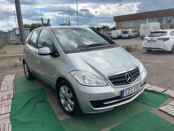 Mercedes-Benz A160 2 of 5