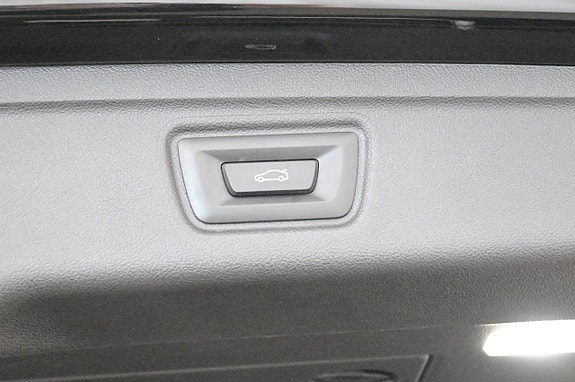BMW 330e 24 of 27