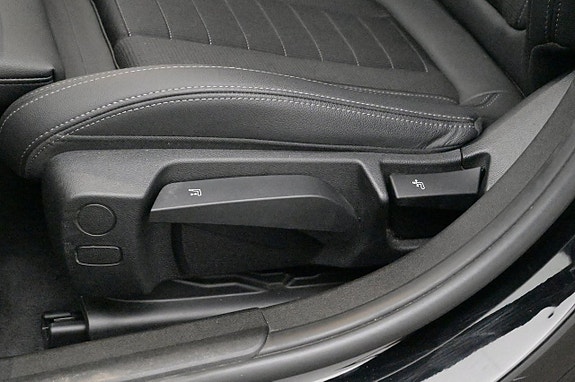 BMW 330e 12 of 27