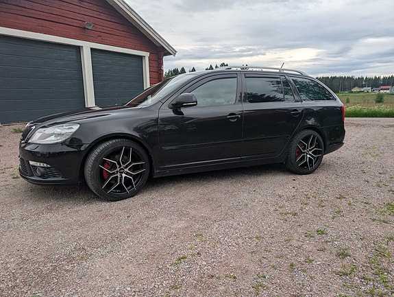 Skoda Octavia 2 of 3