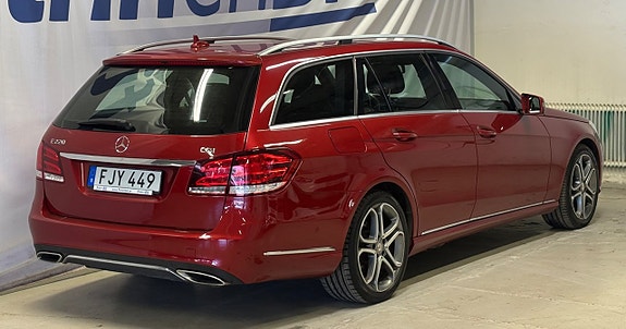 Mercedes-Benz E220 3 of 5
