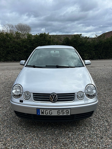 Volkswagen Polo 2 of 4