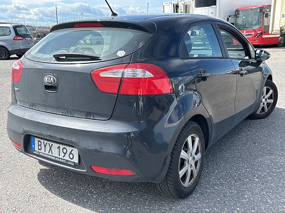 Kia Rio 5 of 5