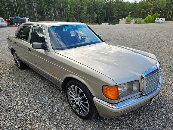Mercedes-Benz 300 SE 2 of 9
