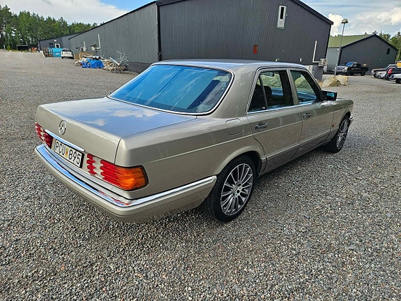 Mercedes-Benz 300 SE 3 of 9