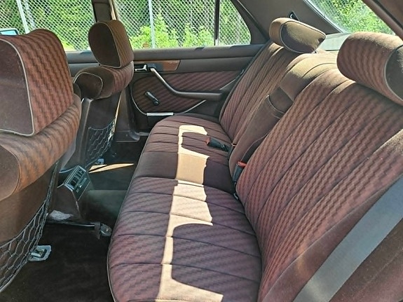 Mercedes-Benz 300 SE 9 of 9