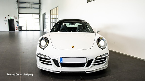 Porsche 911 Carrera 4 GTS 2 of 5