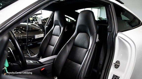 Porsche 911 Carrera 4 GTS 11 of 22