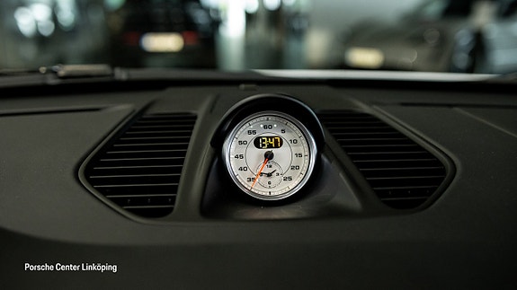 Porsche 911 Carrera 4 GTS 17 of 22