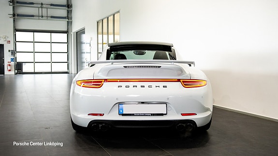 Porsche 911 Carrera 4 GTS 5 of 5