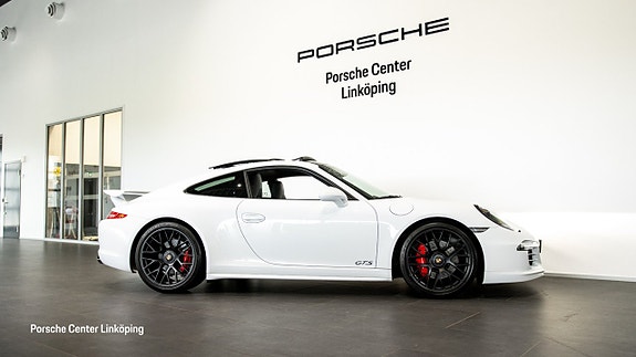 Porsche 911 Carrera 4 GTS 3 of 5