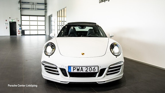 Porsche 911 Carrera 4 GTS 2 of 5