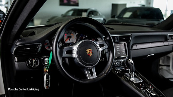 Porsche 911 Carrera 4 GTS 12 of 22