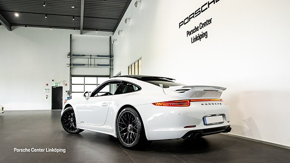 Porsche 911 Carrera 4 GTS 6 of 22