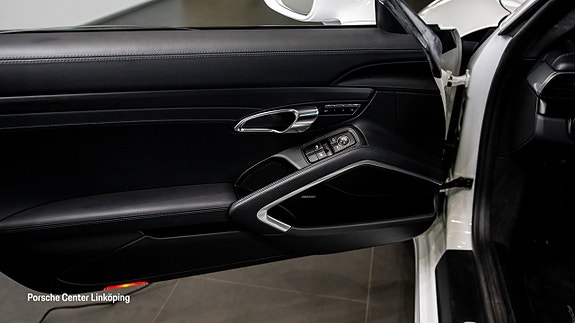 Porsche 911 Carrera 4 GTS 20 of 22