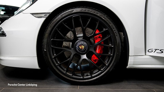 Porsche 911 Carrera 4 GTS 9 of 22