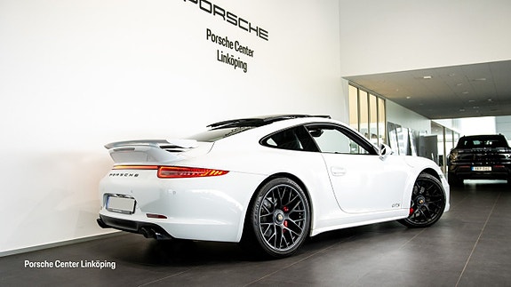 Porsche 911 Carrera 4 GTS 8 of 22