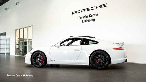 Porsche 911 Carrera 4 GTS 4 of 5