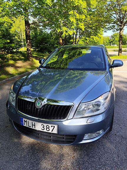 Skoda Octavia 2 of 5