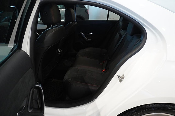 Mercedes-Benz A200 6 of 12