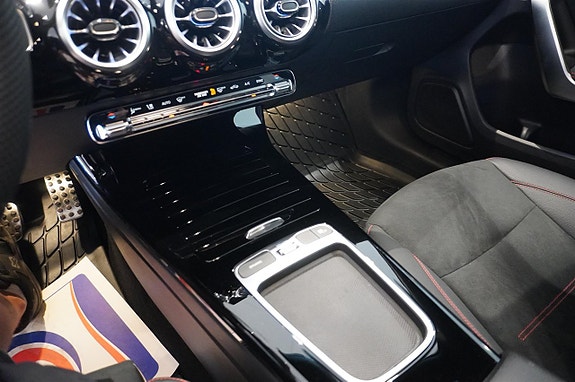 Mercedes-Benz A200 10 of 12