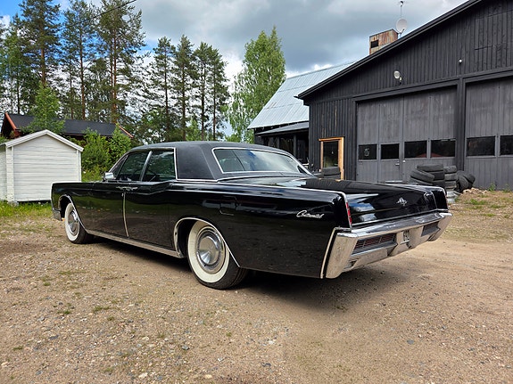 Lincoln Continental 4 of 5