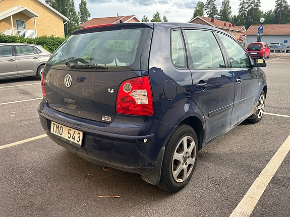 Volkswagen Polo 2 of 3