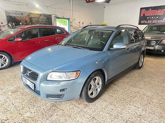 Volvo V50 3 of 5