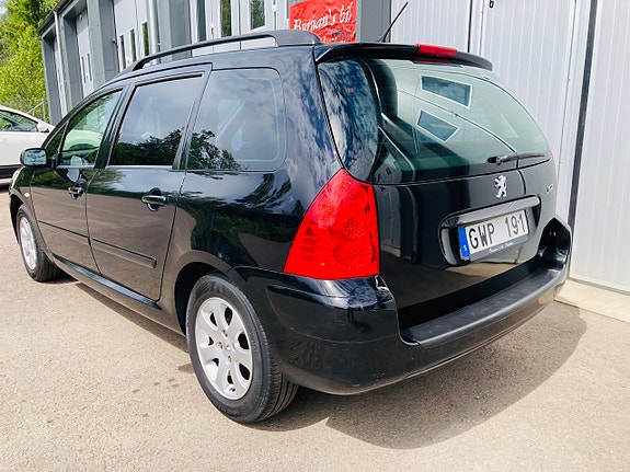 Peugeot 307 2 of 5