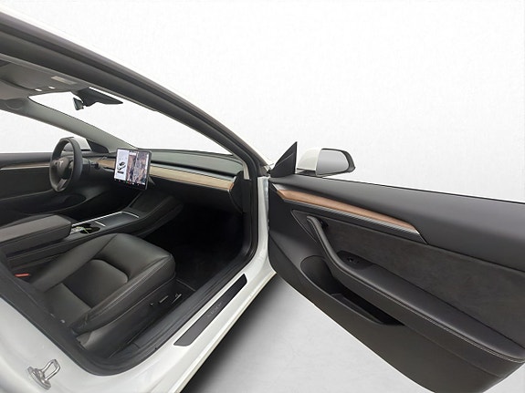 Tesla Model 3 26 of 30