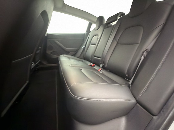 Tesla Model 3 27 of 30