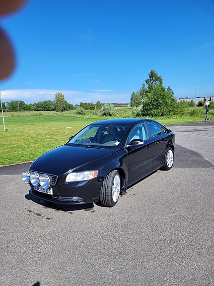 Volvo S40 2 of 5