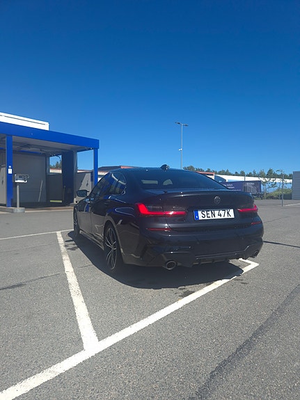 BMW 330d 4 of 5
