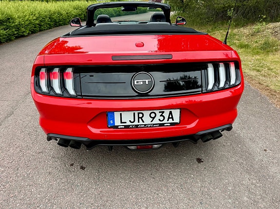 Ford Mustang 8 of 10