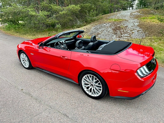 Ford Mustang 3 of 5