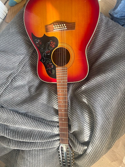Yamaha FG-412SB 12-strängad akustisk gitarr sunburst