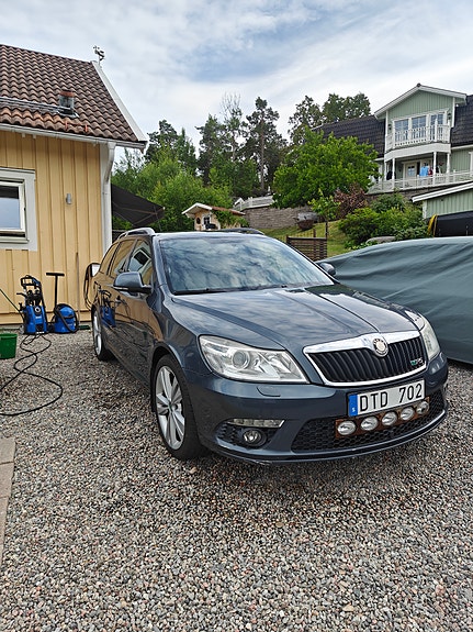 Skoda Octavia 2 of 5