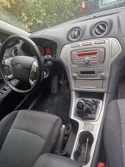 Ford Mondeo 4 of 6