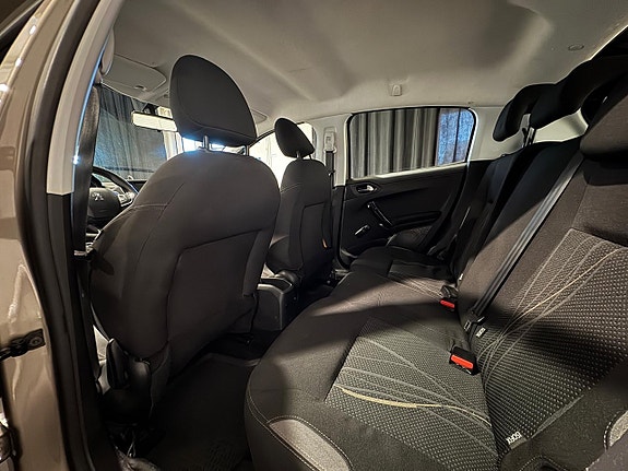 Peugeot 208 6 of 15