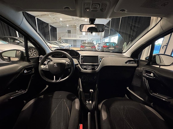 Peugeot 208 10 of 15
