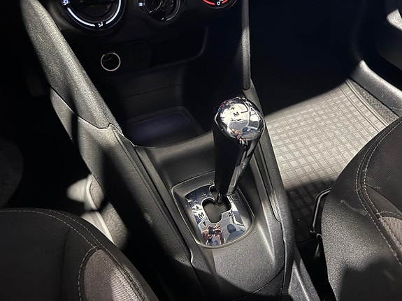 Peugeot 208 13 of 15