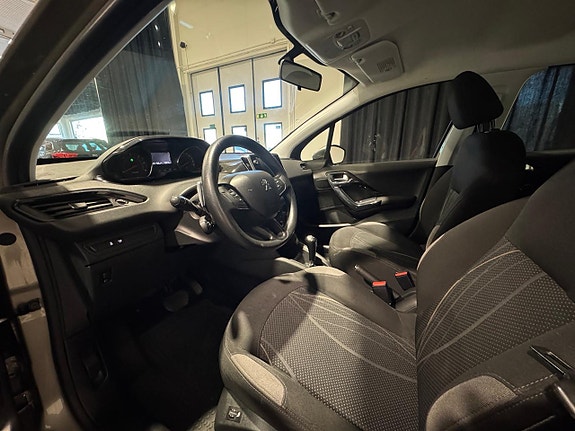 Peugeot 208 5 of 5
