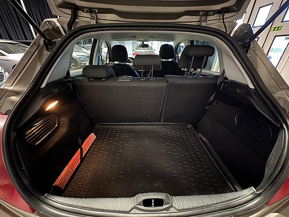 Peugeot 208 12 of 15