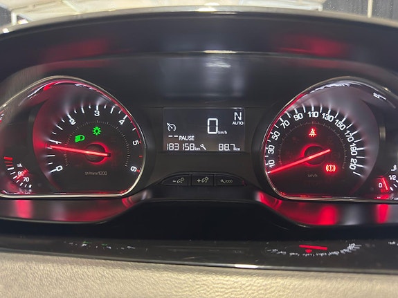 Peugeot 208 11 of 15