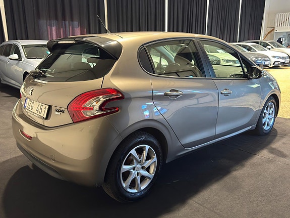 Peugeot 208 4 of 5