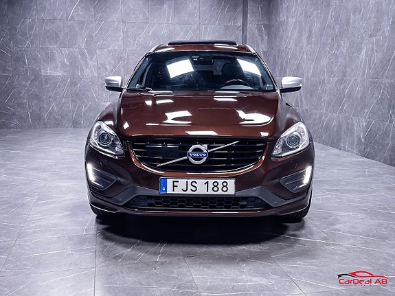 Volvo XC60 2 of 5