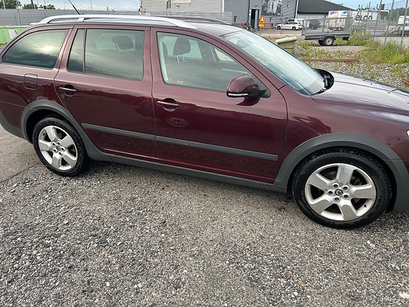 Skoda Octavia Scout 3 of 5